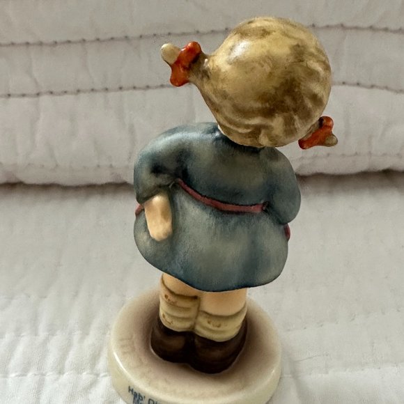 Porcelain Figurine Goebel Hummel " Messages of Love " #1313 Boxed 2050/A 1997 - Picture 4 of 12